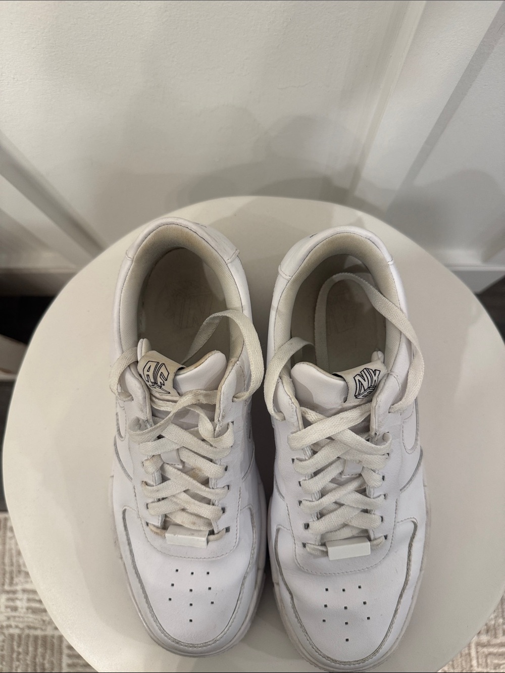 Nike White Leather Casual Low-Top Sneakers - Picture 6 of 6